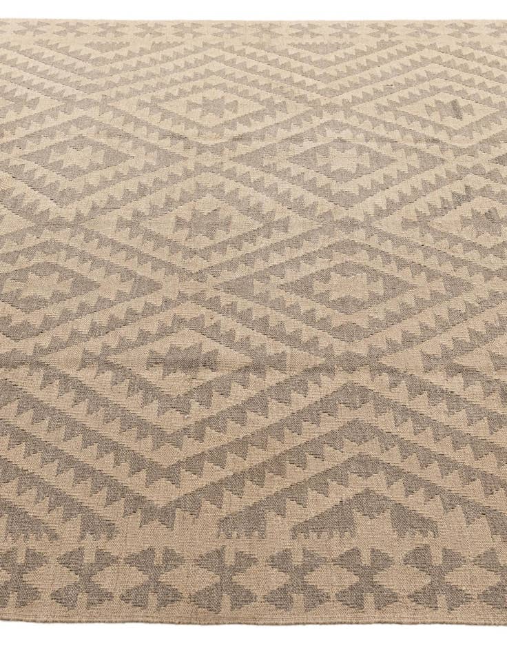 Detail image of 6' 8 x 9' 8 Hand Woven Kilim Maymana Wool Rug