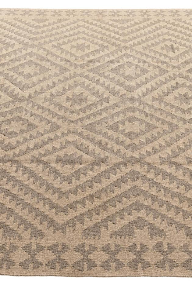 Detail image of 6' 8 x 9' 8 Hand Woven Kilim Maymana Wool Rug