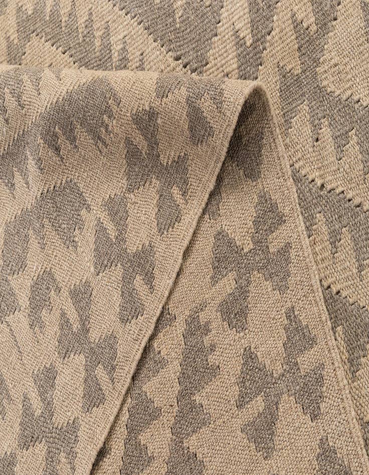 Detail image of 6' 8 x 9' 8  Hand Woven Kilim Maymana Wool Rug