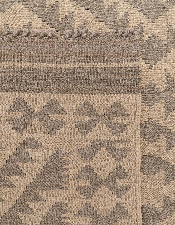 Detail image of 6' 8 x 9' 8  Hand Woven Kilim Maymana Wool Rug
