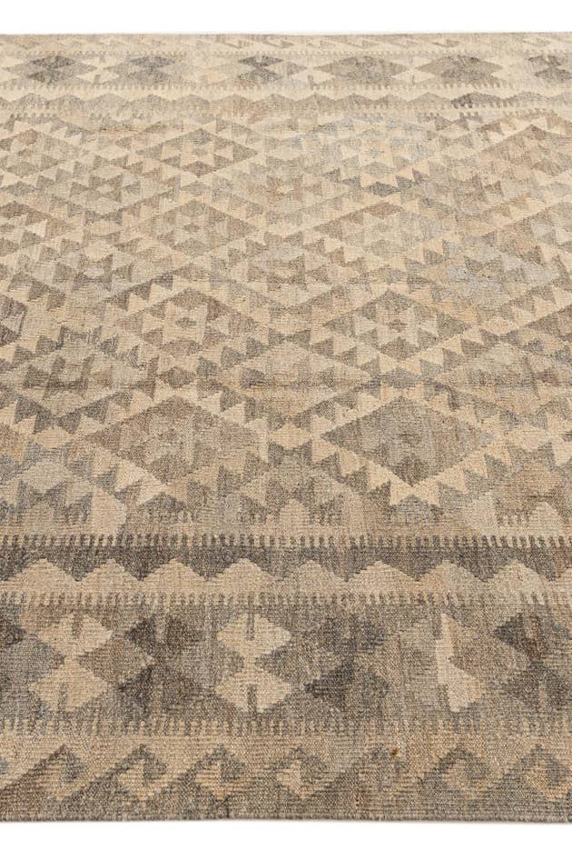 Detail image of 6' 9 x 9' 10 Hand Woven Kilim Maymana Wool Rug