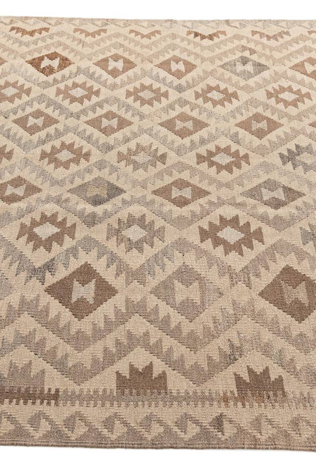 Detail image of 6' 5 x 9' 10 Hand Woven Kilim Maymana Wool Rug