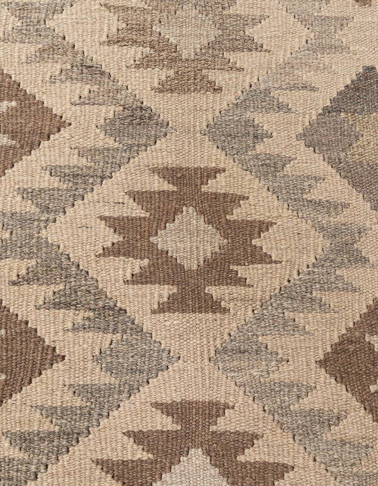 Detail image of 6' 5 x 9' 10  Hand Woven Kilim Maymana Wool Rug