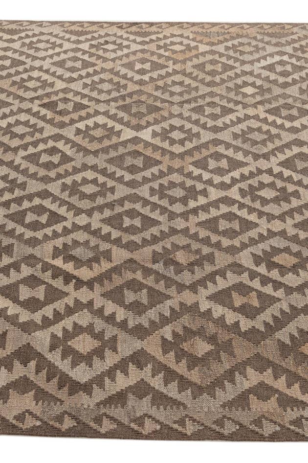 Detail image of 6' 6 x 10' Hand Woven Kilim Maymana Wool Rug