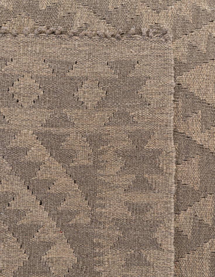 Detail image of 6' 11 x 9' 10  Hand Woven Kilim Maymana Wool Rug