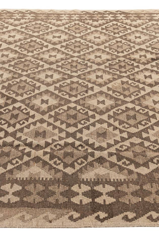 Detail image of 6' 11 x 9' 9 Hand Woven Kilim Maymana Wool Rug