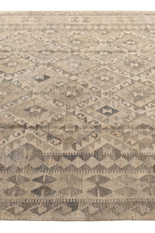 Detail image of 6' 10 x 9' 10 Hand Woven Kilim Maymana Wool Rug