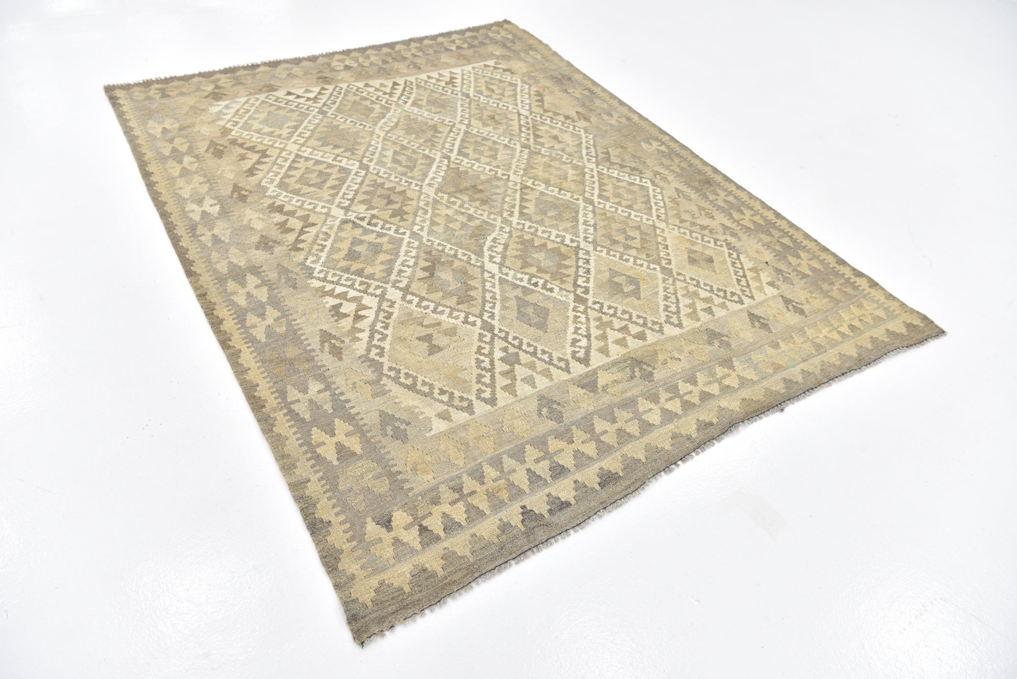 5' 3 x 6' 9 Hand Woven Kilim Maymana Wool Rug