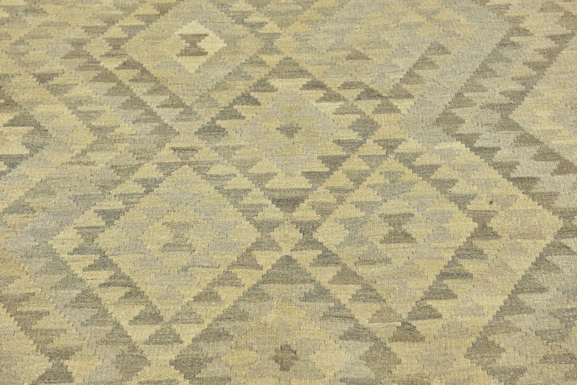 5' x 6' 6 Hand Woven Kilim Maymana Wool Rug