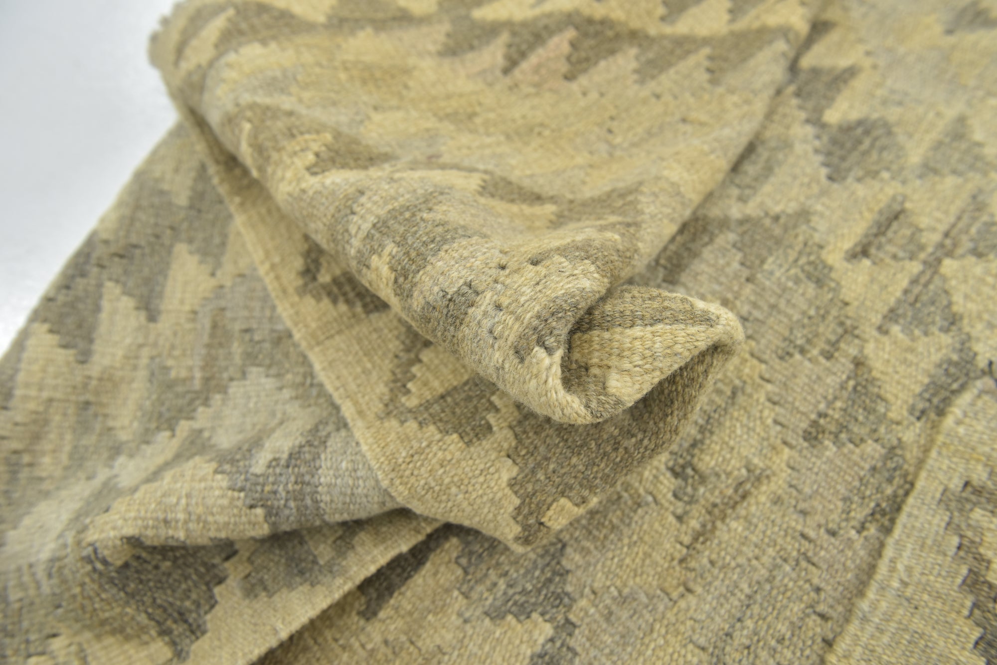 5' x 6' 6 Hand Woven Kilim Maymana Wool Rug