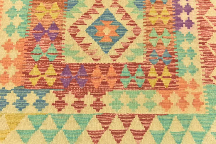 Detail image of 3' x 4' 9 Hand Woven Kilim Maymana Wool Rug