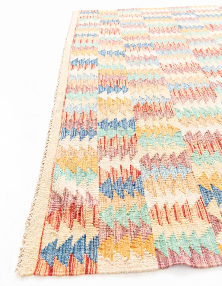 Detail image of 5' 2 x 6' 5 Hand Woven Kilim Maymana Wool Rug