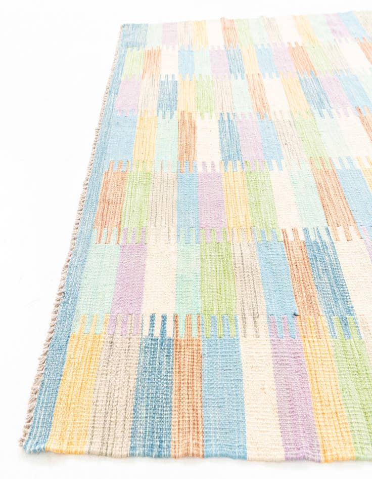 Detail image of 4' 2 x 5' 8  Hand Woven Kilim Maymana Wool Rug