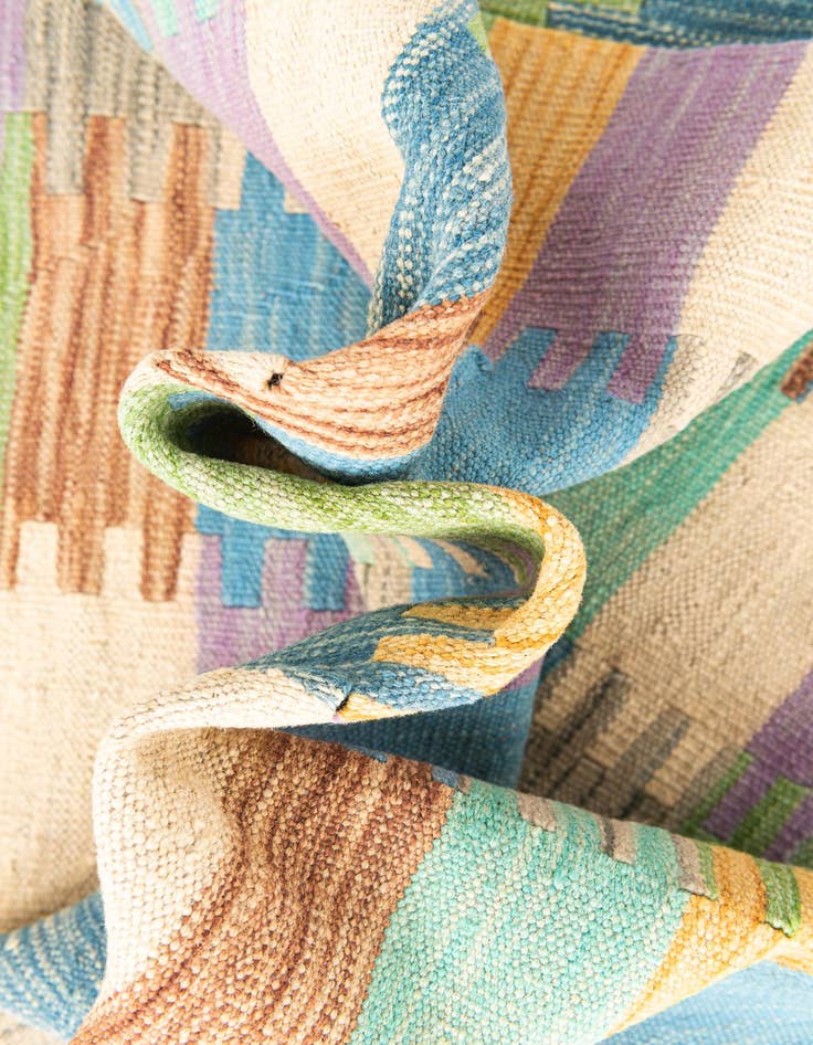 Detail image of 4' 2 x 5' 8  Hand Woven Kilim Maymana Wool Rug