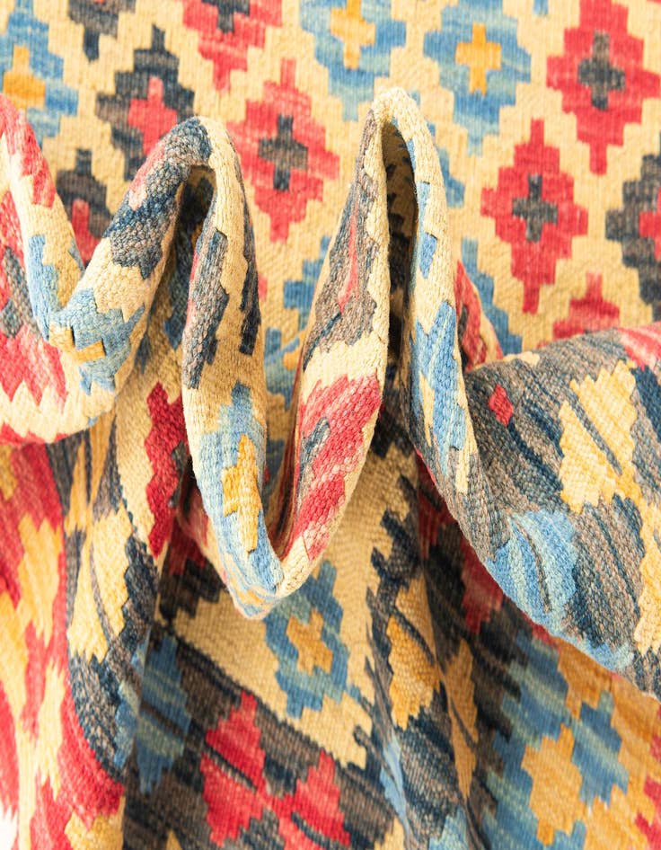 Detail image of 4' 2 x 5' 9  Hand Woven Kilim Maymana Wool Rug