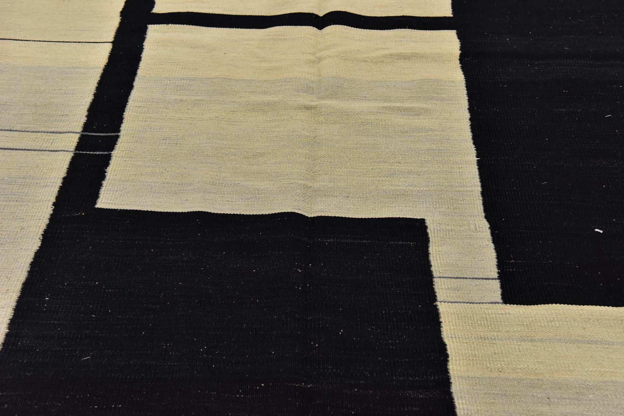 5' x 6' 6 Hand Woven Kilim Modern Wool Rug