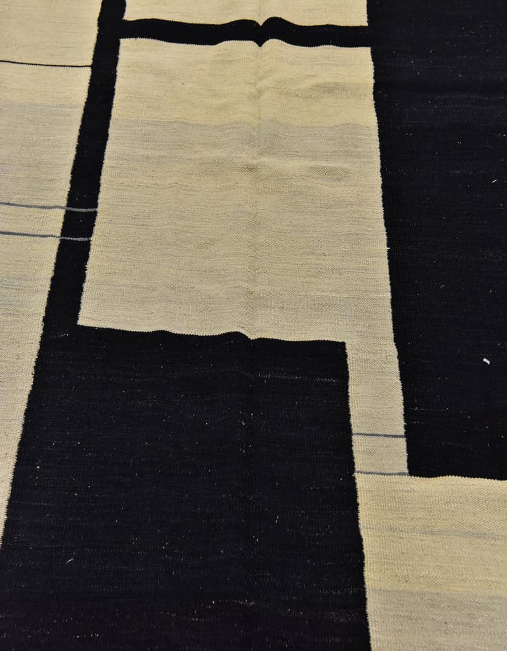 Detail image of 5' x 6' 6  Hand Woven Kilim Modern Wool Rug
