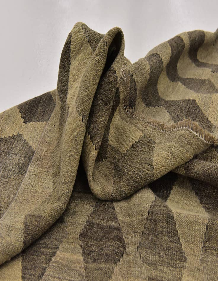 Detail image of 5' 3 x 7' 7  Hand Woven Kilim Modern Wool Rug