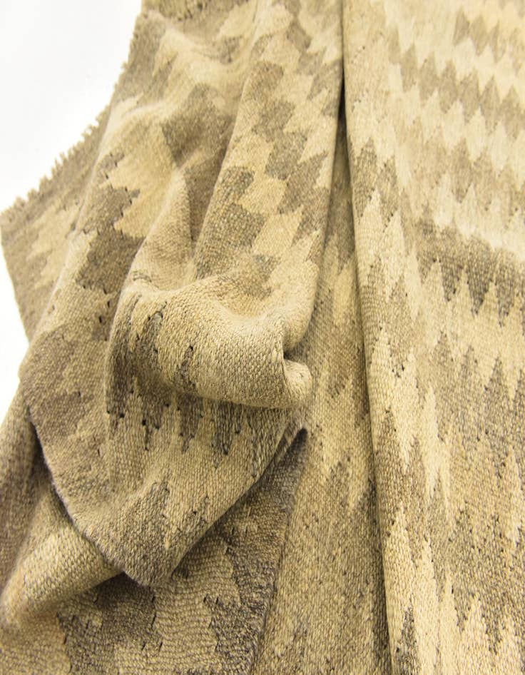 Detail image of 5' 7 x 8' 4  Hand Woven Kilim Modern Wool Rug