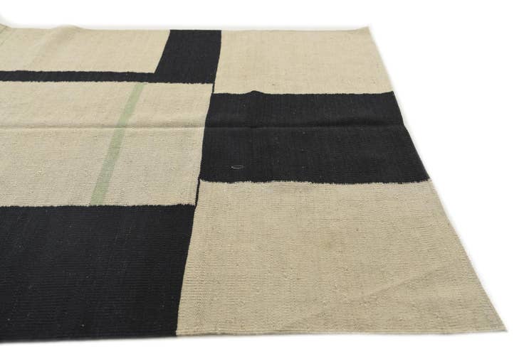 Detail image of 4' x 5' 10 Hand Woven Kilim Modern Wool Rug