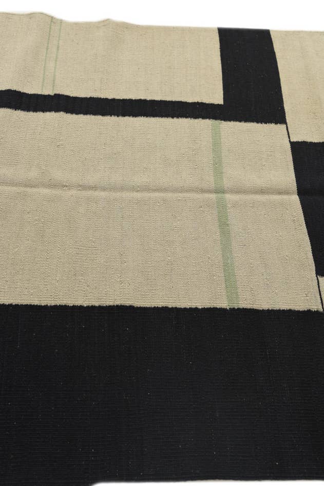 Detail image of 4' x 5' 10 Hand Woven Kilim Modern Wool Rug