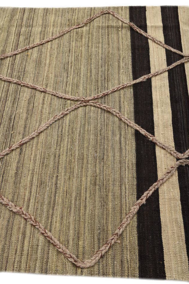 Detail image of 4' 3 x 6' Hand Woven Kilim Modern Wool Rug
