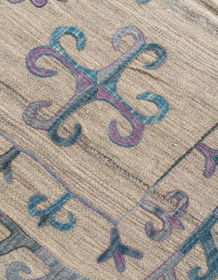 Detail image of 4' x 6' 7  Hand Woven Kilim Suzani Wool Rug