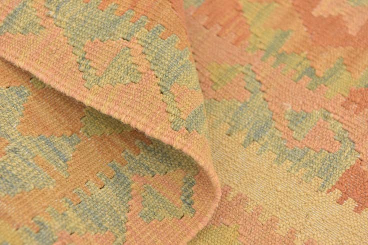 Detail image of 3' 2 x 5' Hand Woven Kilim Waziri Wool Rug
