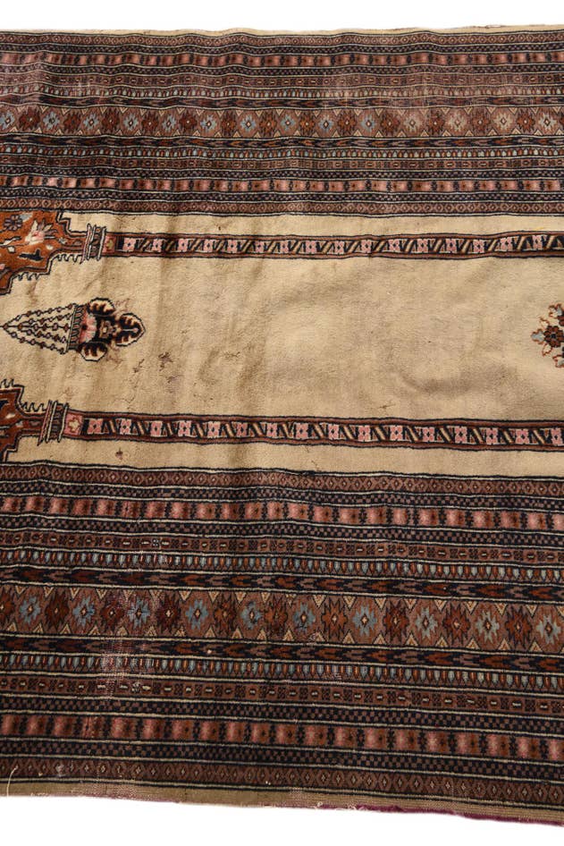 Detail image of 4' 3 x 6' 4 Hand Knotted Lahour Oriental Rug