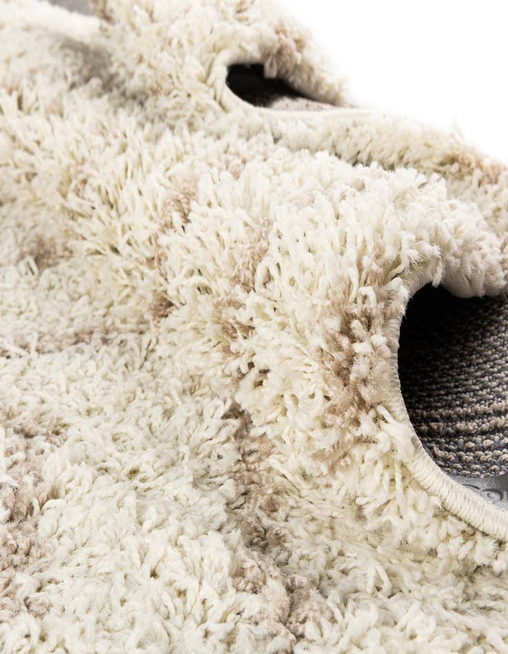 Detail image of 2' 2 x 3' Lattice Shag Rug