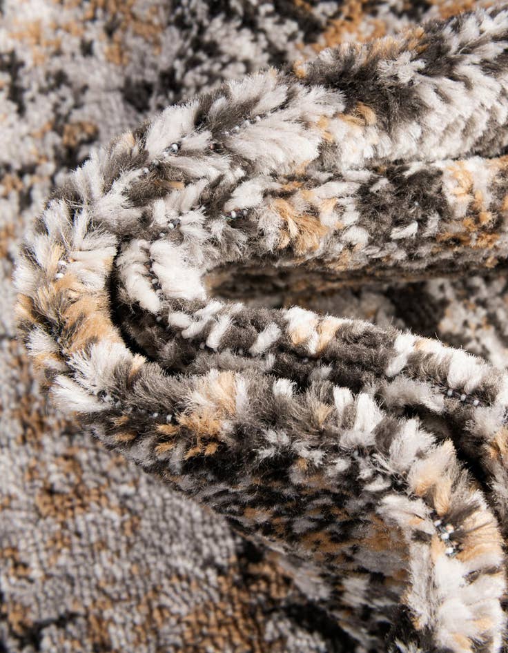 Detail image of 7' x 10' Leipzig Rug