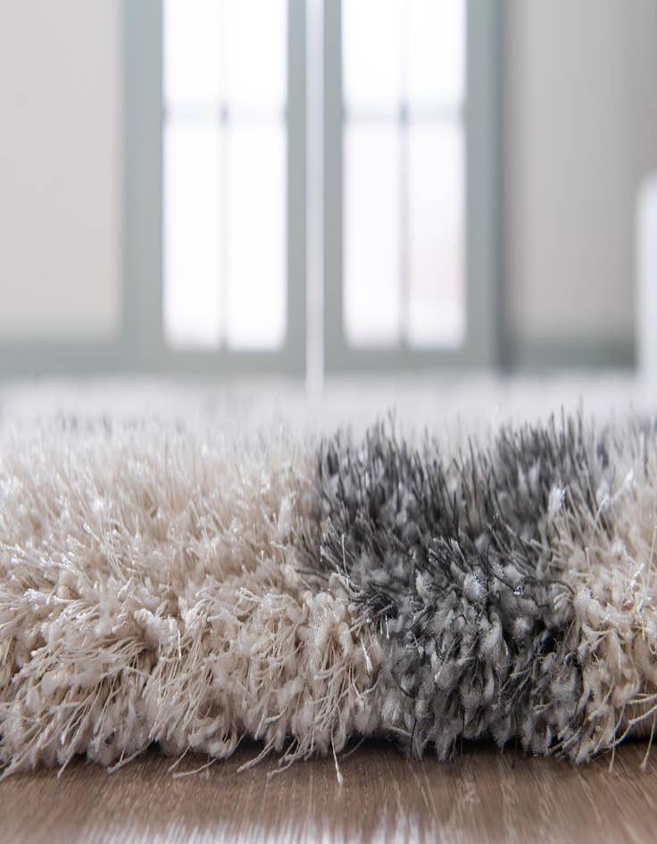 Detail image of 7' x 10' Luxe Trellis Shag Rug