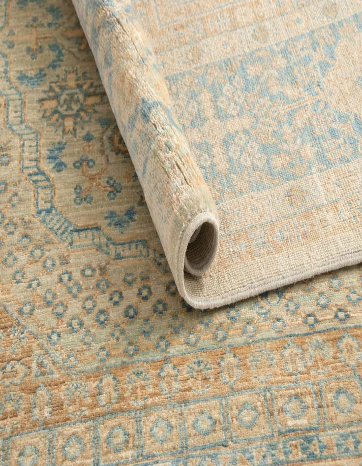 Detail image of 8' 2 x 9' 9 Hand Knotted Mamluk Rug