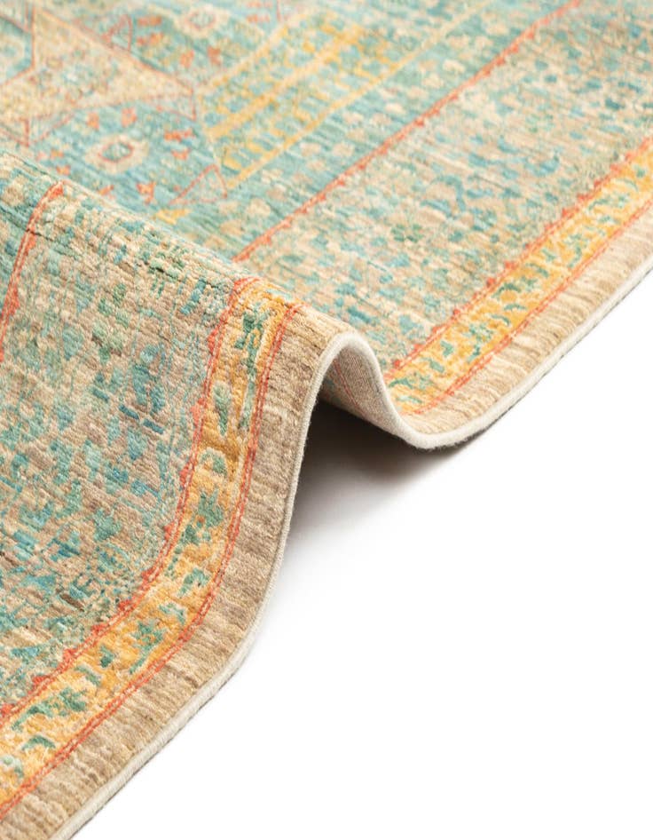 Detail image of 9' 9 x 18' 10  Hand Knotted Mamluk Rug