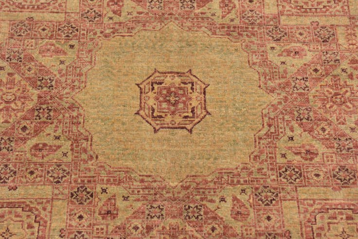 Detail image of 4' 3 x 5' 10 Hand Knotted Mamluk Ziegler Oriental Rug