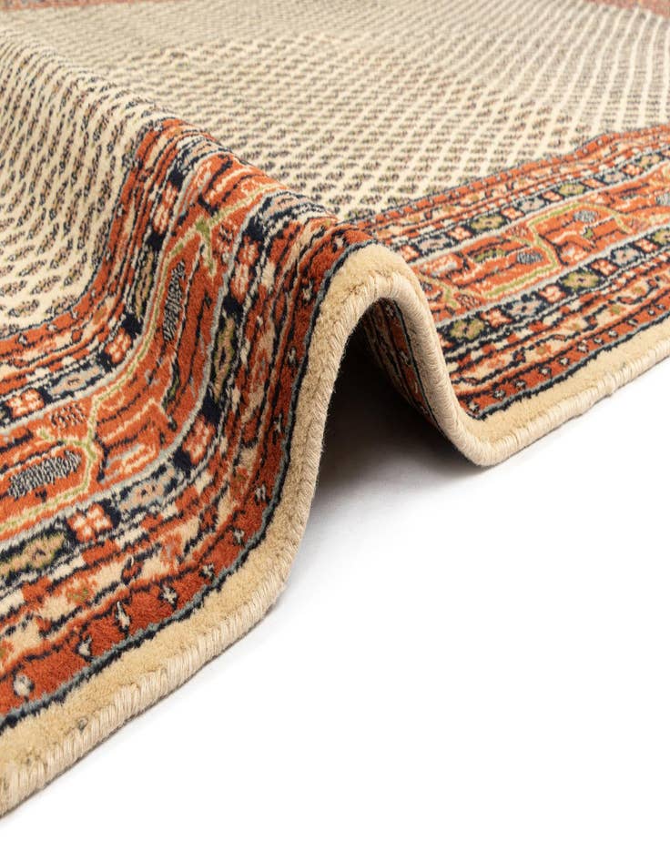 Detail image of 6' 6 x 9' 6 Mir Wool Rug