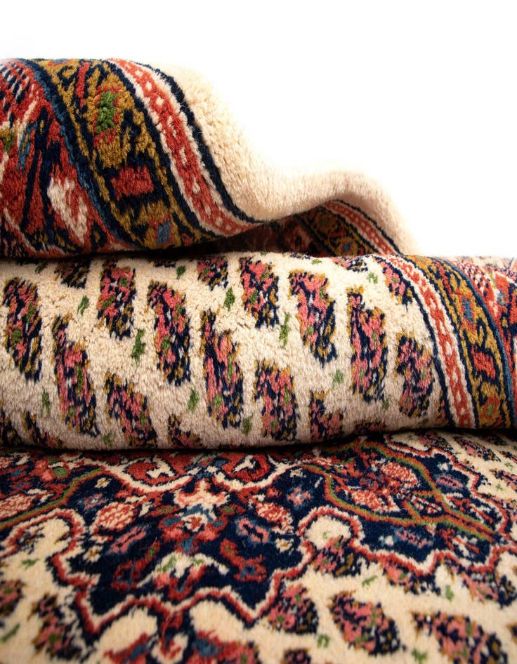 Detail image of 4' 6 x 6' 6 Mir Wool Rug