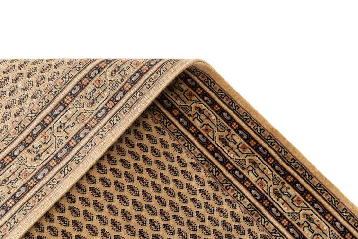 Detail image of 4' 7 x 6' 6 Hand Knotted Mir Wool Rug