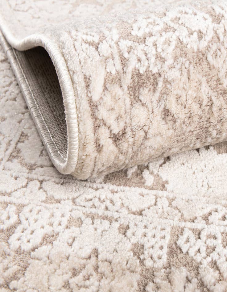 Detail image of 3' x 5' Modern Classical Rug