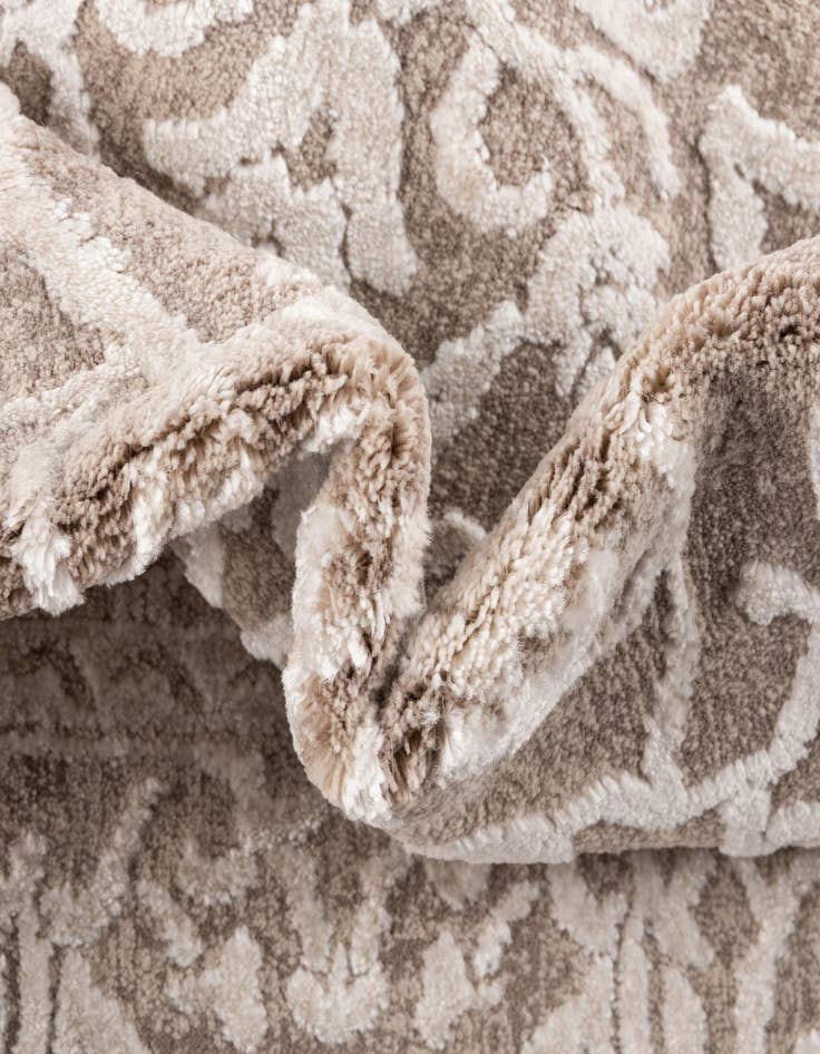 Detail image of 6' x 9' Modern Classical Rug