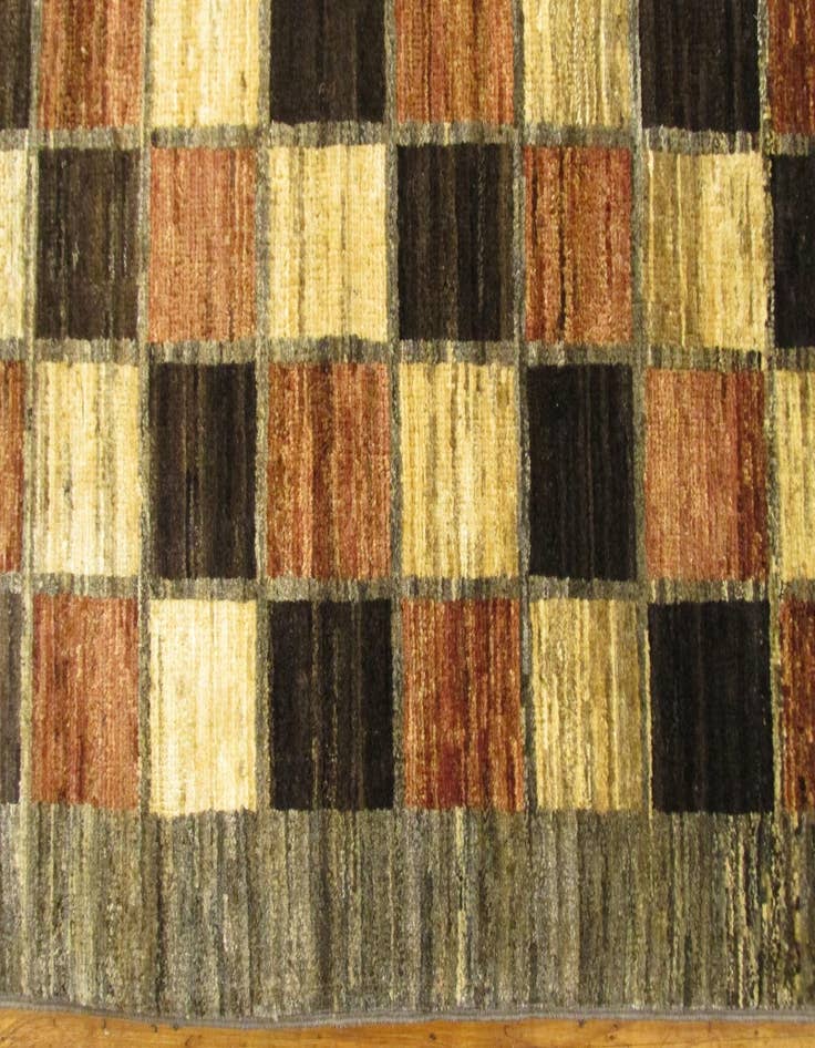 Detail image of 4' 7 x 6' 8  Hand Knotted Modern Ziegler Oriental Rug