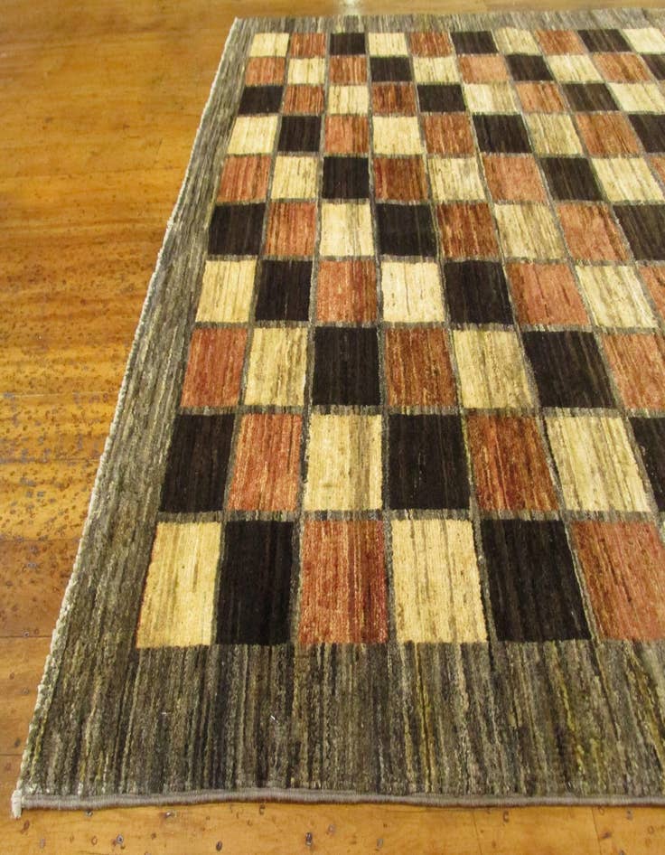 Detail image of 4' 7 x 6' 8  Hand Knotted Modern Ziegler Oriental Rug