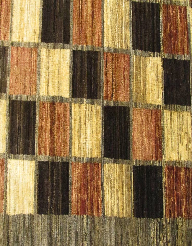 Detail image of 4' 7 x 6' 8  Hand Knotted Modern Ziegler Oriental Rug