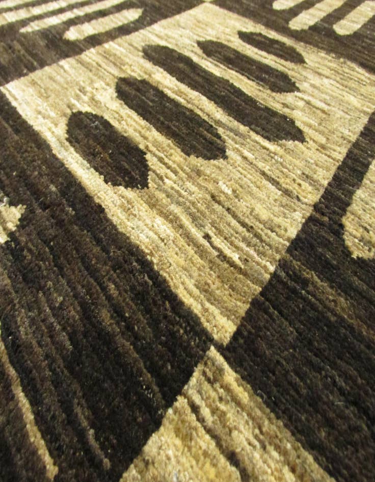 Detail image of 5' 8 x 7' 11  Hand Knotted Modern Ziegler Oriental Rug