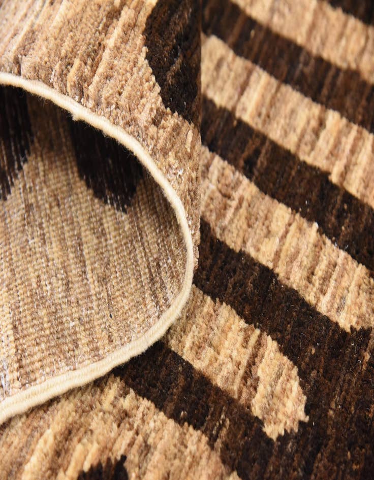 Detail image of 5' 8 x 7' 11  Hand Knotted Modern Ziegler Oriental Rug