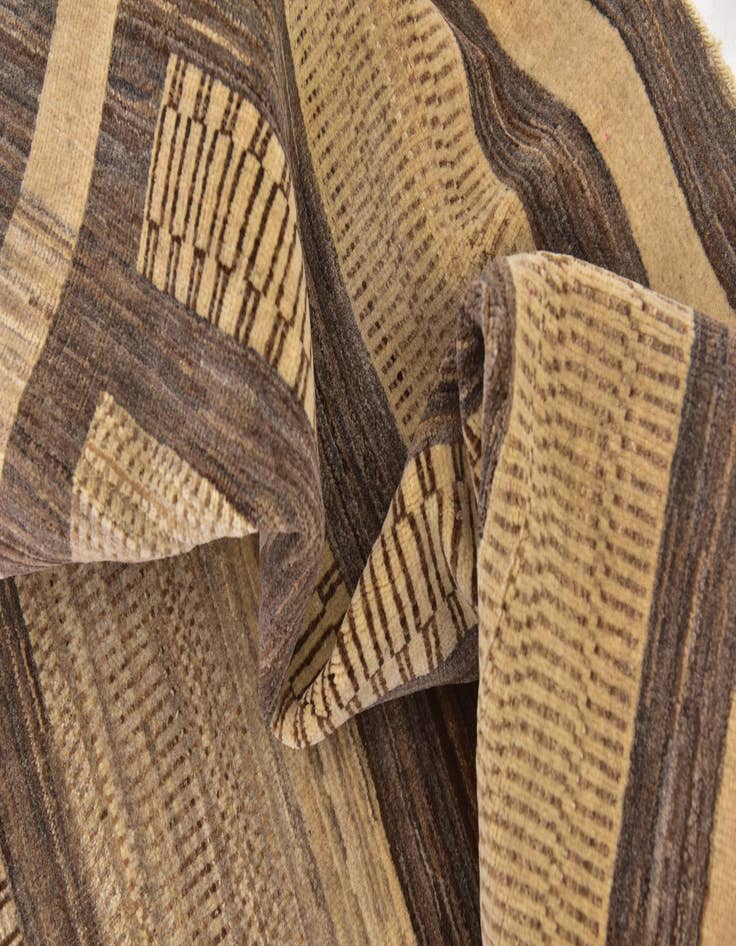 Detail image of 5' 2 x 6' 2  Hand Knotted Modern Ziegler Rug