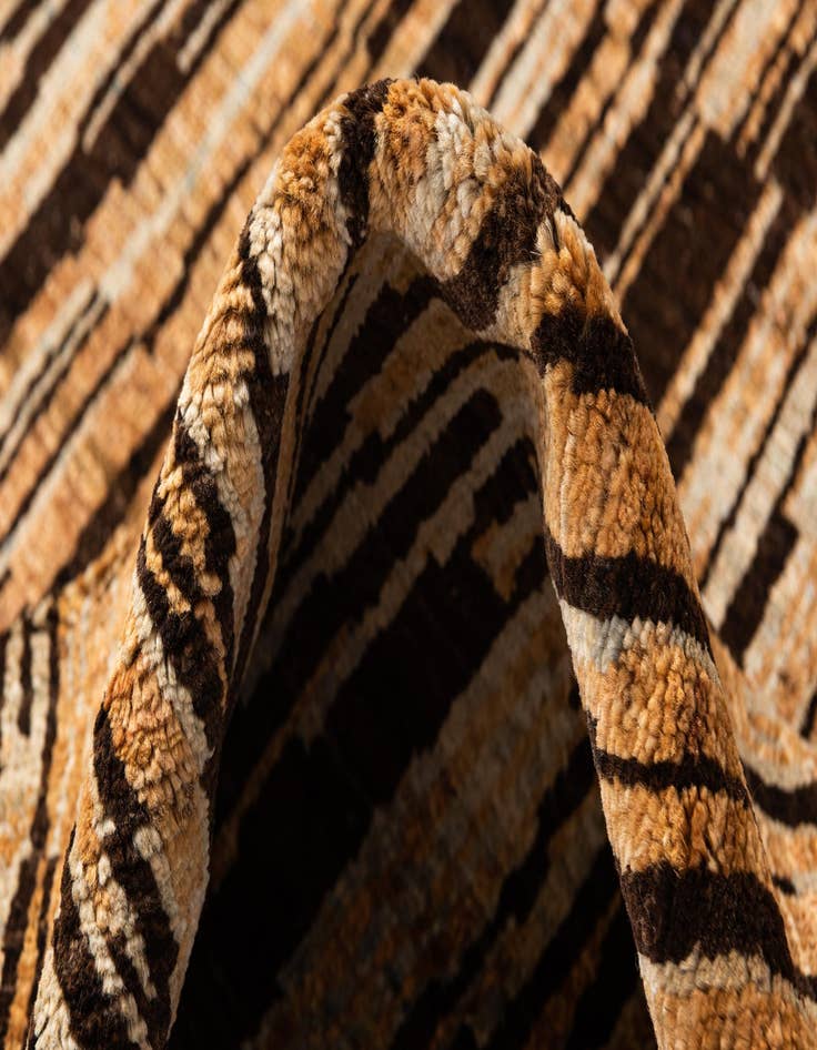 Detail image of 4' 8 x 6' 6  Hand Knotted Modern Ziegler Wool Rug