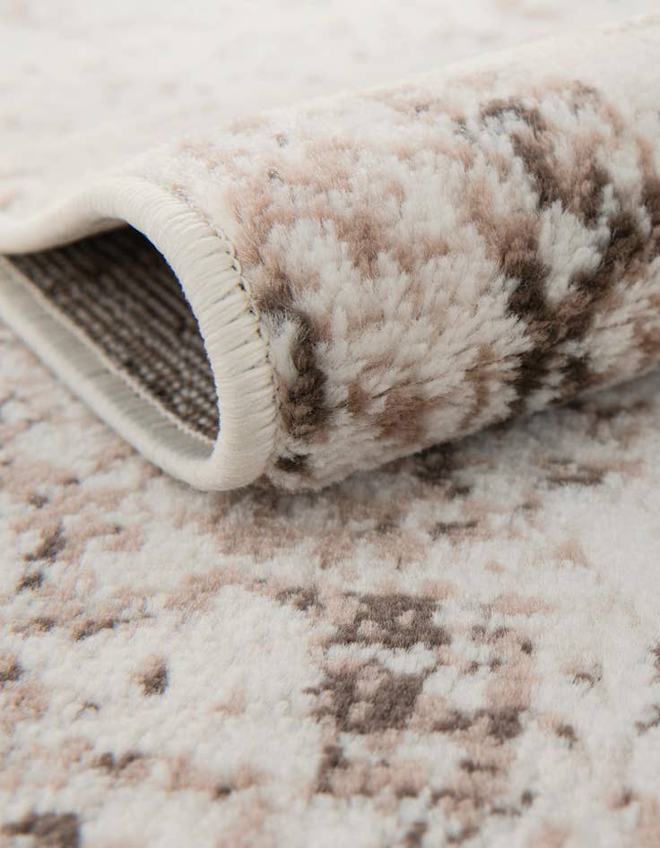 Detail image of 7' x 10' Monte Carlo Rug With Pad Bundle