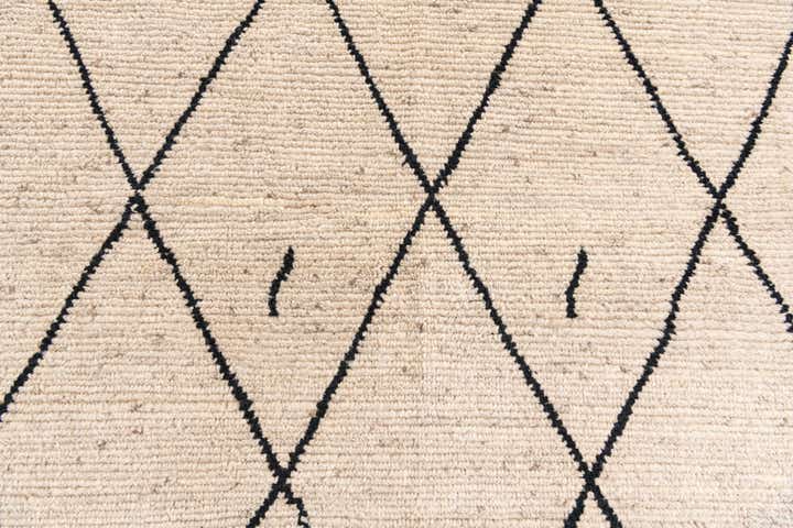 8' 1 x 10' Hand Knotted Moroccan Wool Rug