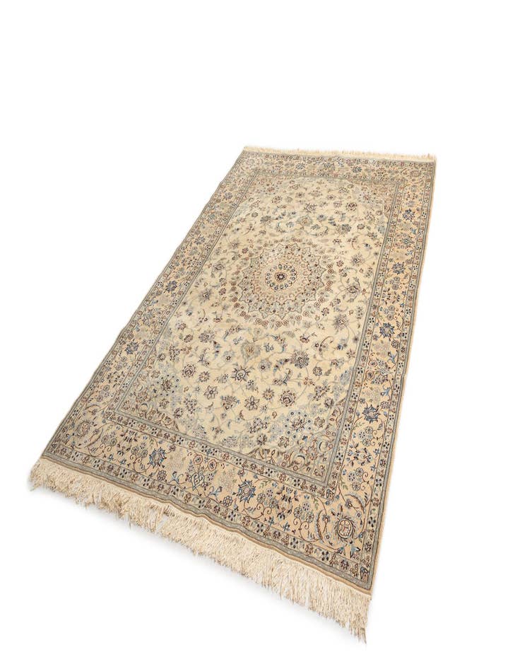Detail image of 6' 8 x 9' 9 Nain Wool Rug